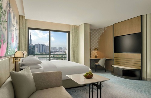 Dong Khoi Hotel | Sheraton Saigon Grand Opera Hotel