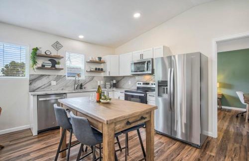 Central Colorado Springs House | Sheridan Suite - King BBQ Skyline View