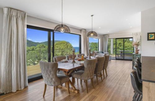 Kinloch House | Sherwood Lakeview Retreat - Luxury Home