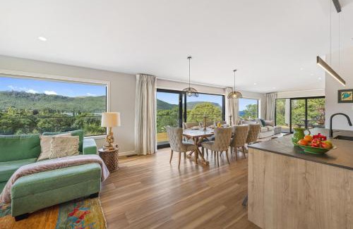 Kinloch House | Sherwood Lakeview Retreat - Luxury Home