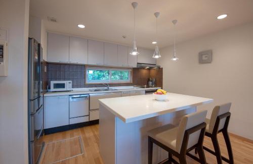 Hirafu House | Shiki & Koyuki