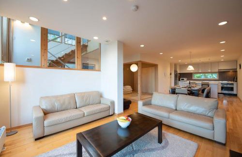 Hirafu House | Shiki & Koyuki