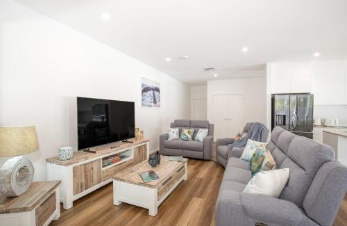 Culburra Beach House | Shiloh Shores - Pet Friendly with Fire Pit - 5 Mins to Beach