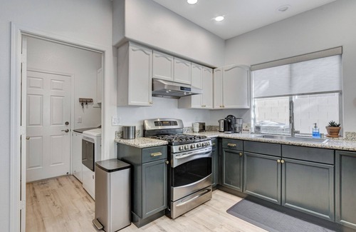 Las Vegas House | Shining home away from home! 3-bedroom house in fabulous Las Vegas with AC, WiFi