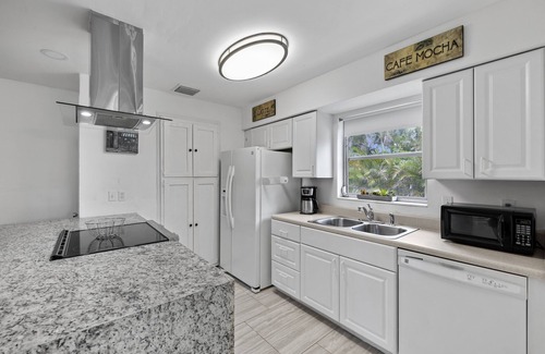 Florida North Atlantic Coast House | Ship To Shore-Close to Beach