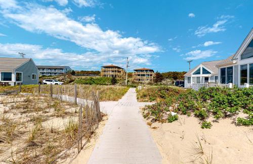 North Truro Hotel | Ships Ahoy