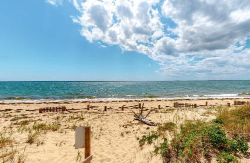 North Truro Hotel | Ships Ahoy