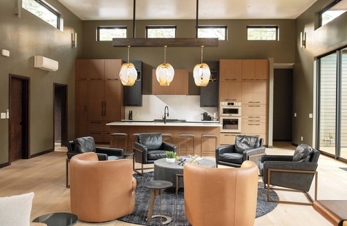 Bandon House | Shirley Woods Golf House, Luxury golf house, putting green, golf simulator, hot tub, sauna