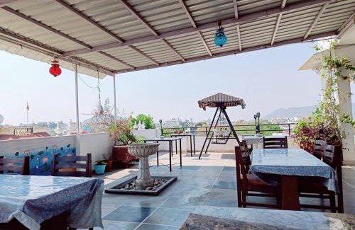 Lake Swaroop Sagar House | Shiv Villa Home Stay