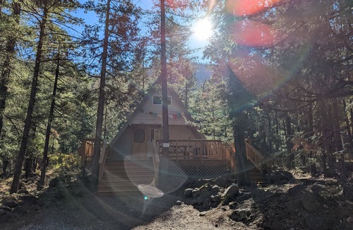 Weed Cottage | Shivangini Cottage at Healing Waters of Shasta