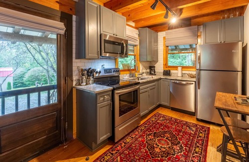Cullowhee Cabin | Shoal Creek- Creekside, Upscale Rustic Charm, Close to Boat Rentals & Cashiers