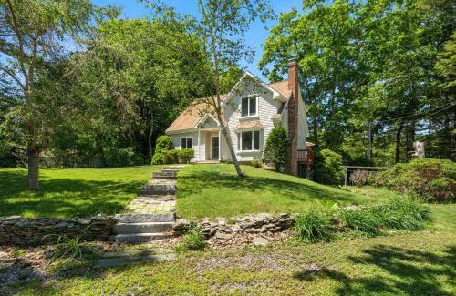 Rye House | Shoals View Escape Ocean Views Dog-Friendly