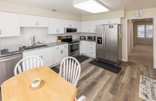 Northeast Virginia Beach House | Shoot The Breeze - North End VB