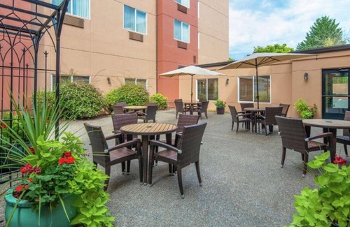 Tigard House | Shop and stay near Downtown Portland