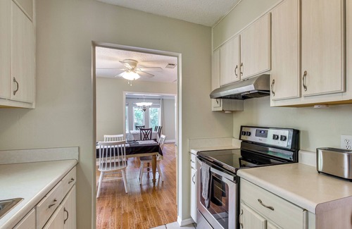 Northeast Pensacola House | Shop, Dine & Visit UWF: Pensacola Home w/Yard!