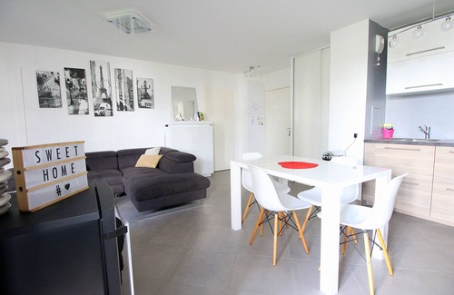 Serris Apartment | Shopping in Val d'Europe and visit Disneyland Paris (TRIANONS4)