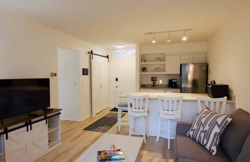 Acme Condo | Shore Life Retreat One Block to Beach