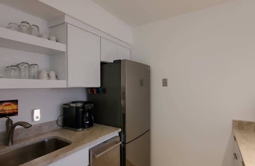 Acme Condo | Shore Life Retreat One Block to Beach
