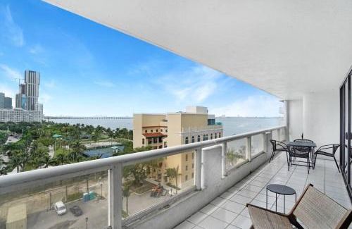 Downtown Miami Apartment | Shore to Please! Park And Water Views!