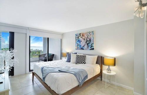 Downtown Miami Apartment | Shore to Please! Park And Water Views!
