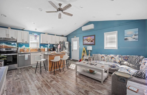 Villas House | Shore Tranquility, 1 block to the Bay