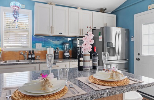Villas House | Shore Tranquility, 1 block to the Bay