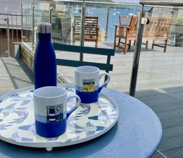 Mylor Churchtown Apartment | 'Shorebird' central apartment, sea views & parking