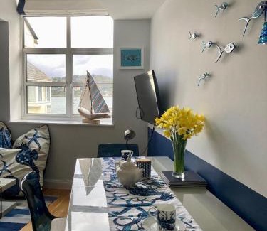 Mylor Churchtown Apartment | 'Shorebird' central apartment, sea views & parking