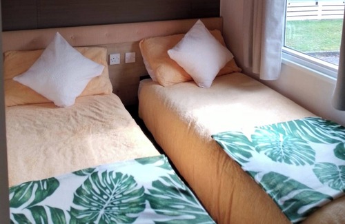 New Forest District Cabin | Shorefield Country Park 3-Bed Casita, Passes inc