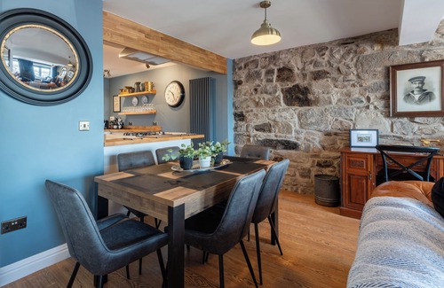 Anstruther Apartment | Shorefront Apartment - Sea View with 3 Bedrooms