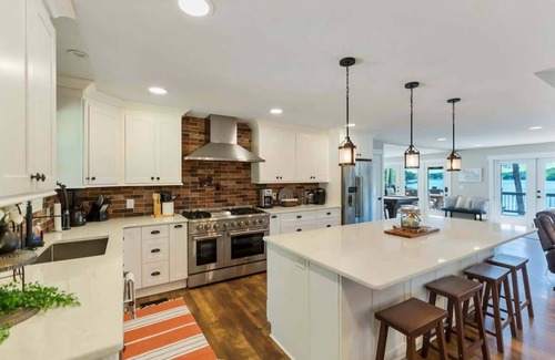 Seneca House | Shoreline Exquisite Reinvented Lake Sanctuary