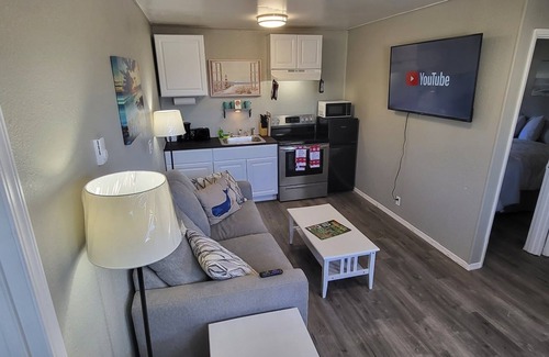 Port Orford Apartment | Shoreline Inn & Suites-new, modern! Right across from Battle Rock, ocean & beach