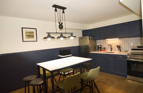 Okanagan-Similkameen Hotel | Shoreline Resort