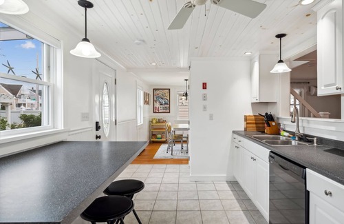 Newburyport House | Shoreline Retreat | Ocean Views | Walk to Beach