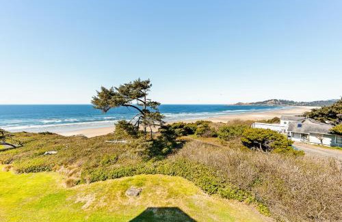 Newport Apartment | Shoreline Ridge & Lighthouse Lookout