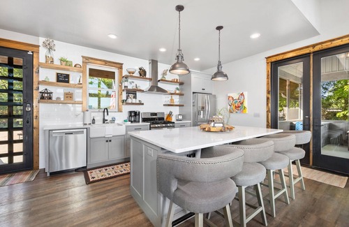 Rogers House | Shoreline Splash-Easy Access to Beaver Lake-Kayaks