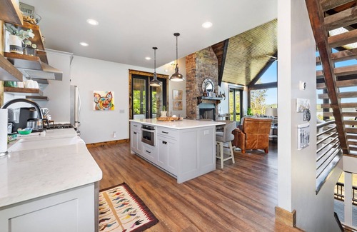 Rogers House | Shoreline Splash-Easy Access to Beaver Lake-Kayaks