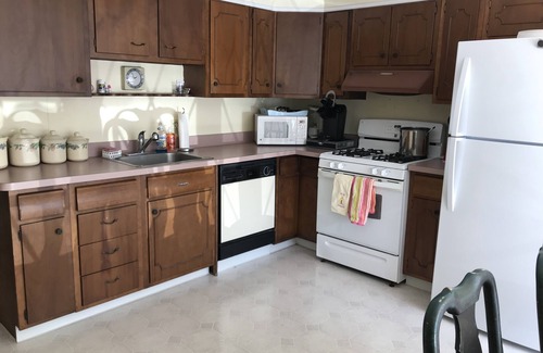 Margate City House | Shorely a Getaway: 9 Beds (6 Rooms), 3 Baths, WiFi, Walking Distance to Beach