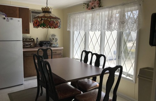 Margate City House | Shorely a Getaway: 9 Beds (6 Rooms), 3 Baths, WiFi, Walking Distance to Beach