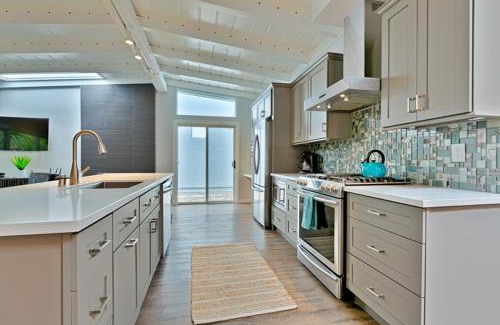 La Jolla Shores House | Shores Perfection - Spa, AC, Pet Friendly, Parking, Fire Pit & Massive Private Yard!