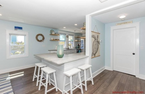 Surf City House | Shoreside Cottage - Classic 2 BR Beauty - Amazing Views from Covered Porch! Dog