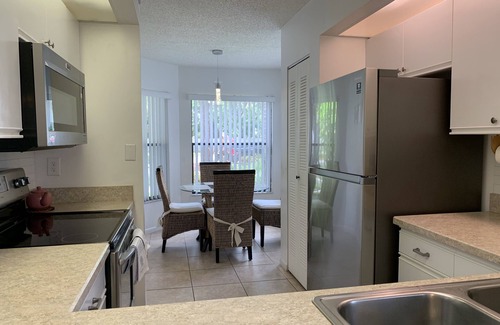 South Bradenton Condo | Shorewalk Sunny Bella Rosa- 2 heated Jacuzzis & pools near IMG/beaches