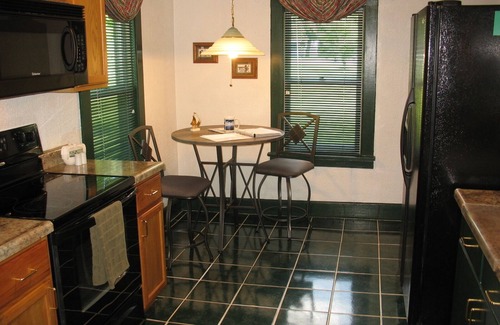 Oshkosh House | "Shorewood" - 10 steps away from the water!