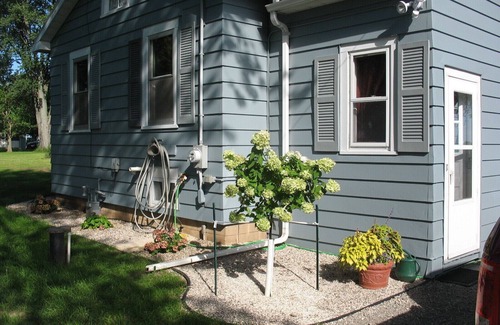 Oshkosh House | "Shorewood" - 10 steps away from the water!