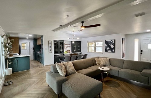Granbury House | Shorhaus, Gorgeous Main Body Lake Retreat