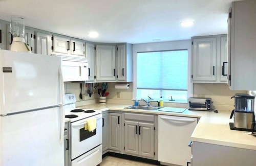 West Harwich House | Short 1/2 mile walk to the beach! Located in beautiful Harwich.
