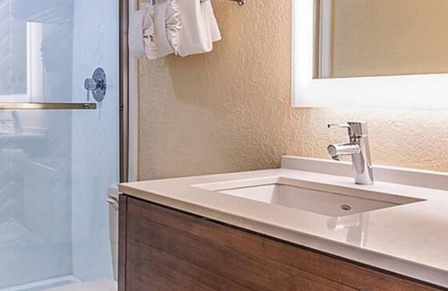 Miami Springs Hotel | Short Distance From The Well Known Sites! 2 Family-friendly Units, Onsite Pool
