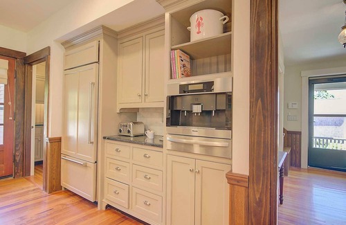 Yarmouth Port House | Short Drive to Gray's Beach!