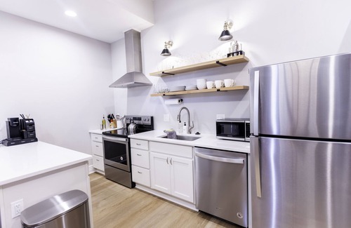 Italian Village Apartment | Short North | Brand New! | Free Off-Street Parking | Walkable