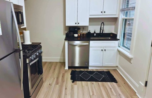 Victorian Village House | Short North - Convention- King Bed - Parking Free